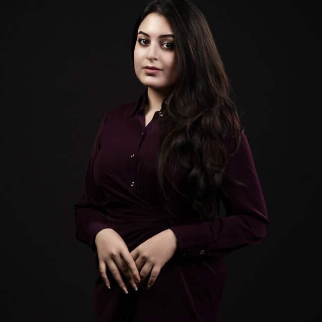 Low-key portrait showing side lighting setup used in professional training